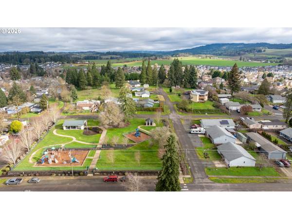 720 N MARKET ST, Lafayette, OR 97127