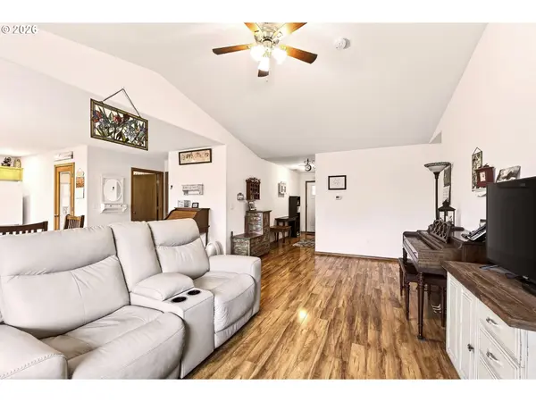 720 N MARKET ST, Lafayette, OR 97127