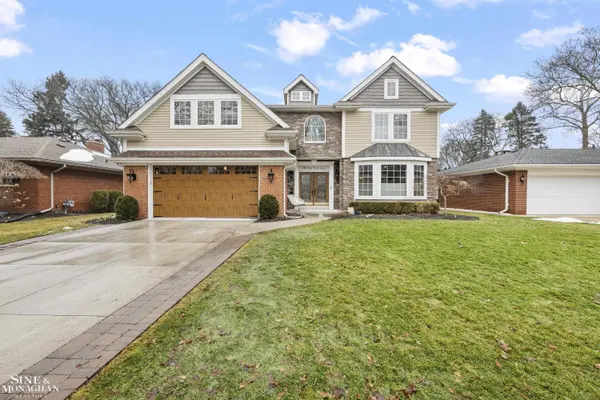 680 Pear Tree LN, Grosse Pointe Woods, MI 48236