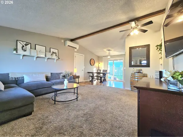 390 N 7TH PL, Harrisburg, OR 97446