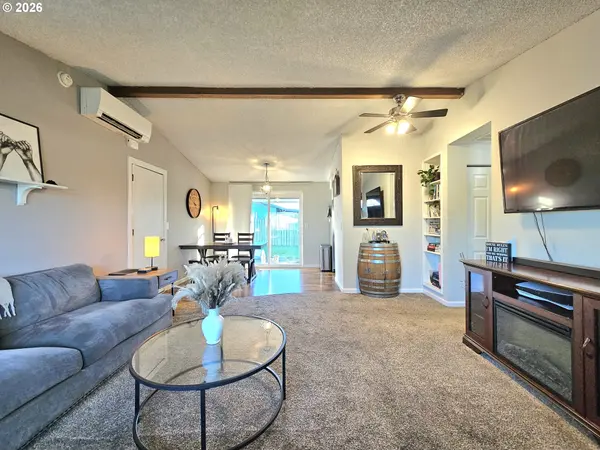 390 N 7TH PL, Harrisburg, OR 97446