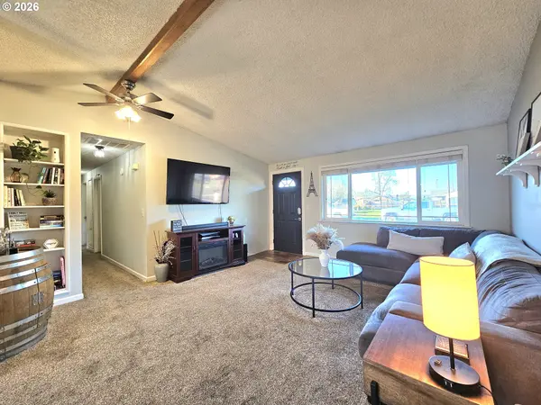 390 N 7TH PL, Harrisburg, OR 97446