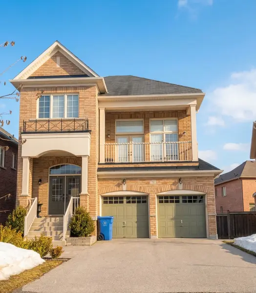 70 Juglans CRES, Whitchurch-stouffville, ON L4A 1S5