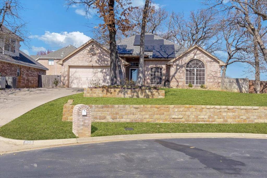 905 Forest Hollow Drive, Hurst, TX 76053
