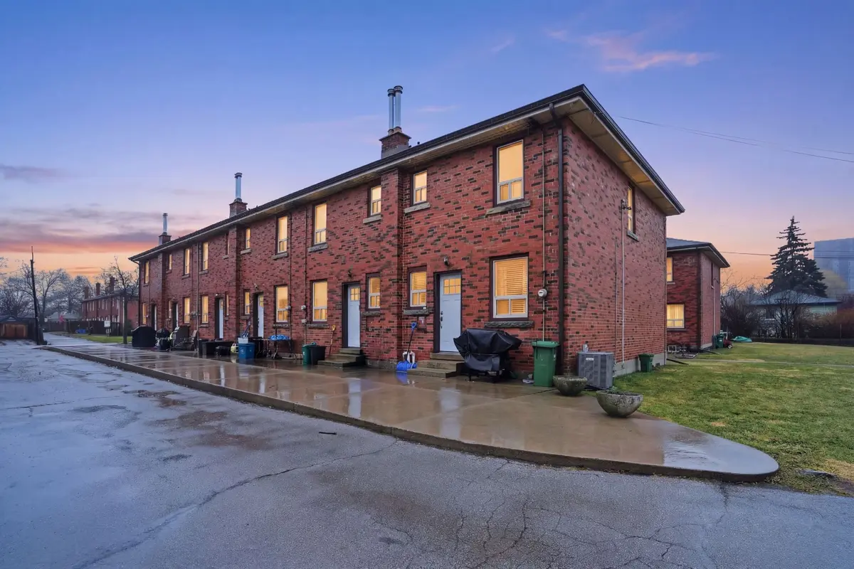 424 East 42nd ST, Hamilton, ON L8T 3A9