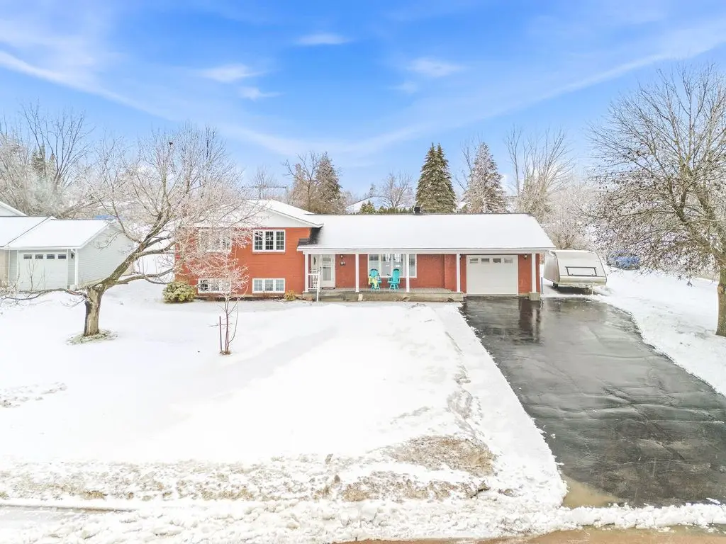 107 Brooklyn ST, Laurentian Valley, ON K8B 1B5