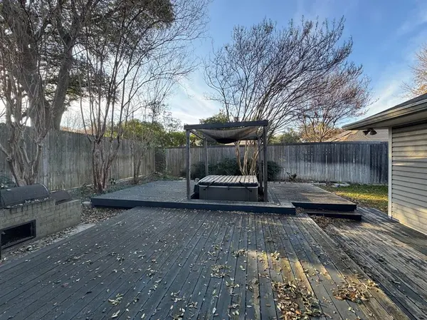 7324 Old Mill Run, Fort Worth, TX 76133