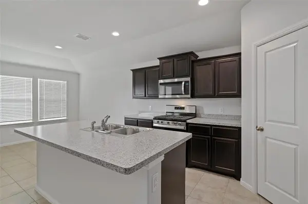 1141 Loomis Trail, Justin, TX 76247