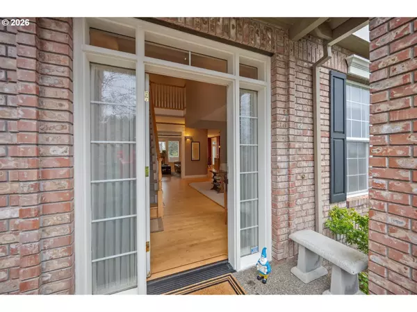 West Linn, OR 97068,2530 BEACON HILL DR