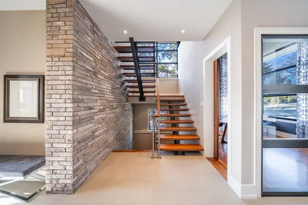 238 Hart AVE, Burlington, ON L7N 1P1