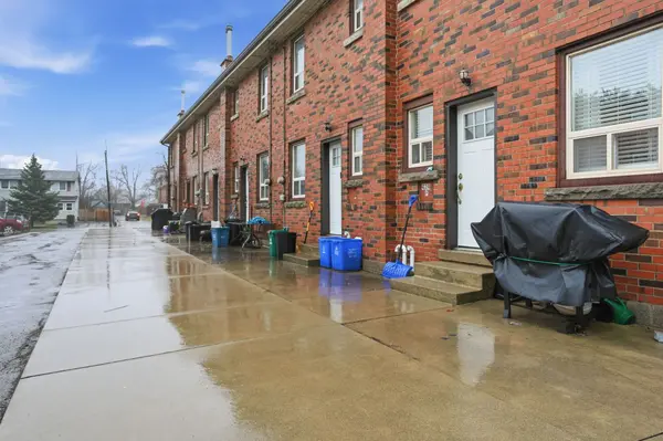 424 East 42nd ST, Hamilton, ON L8T 3A9