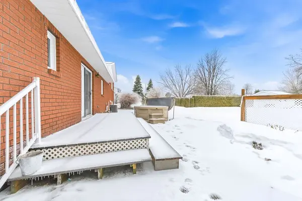 107 Brooklyn ST, Laurentian Valley, ON K8B 1B5