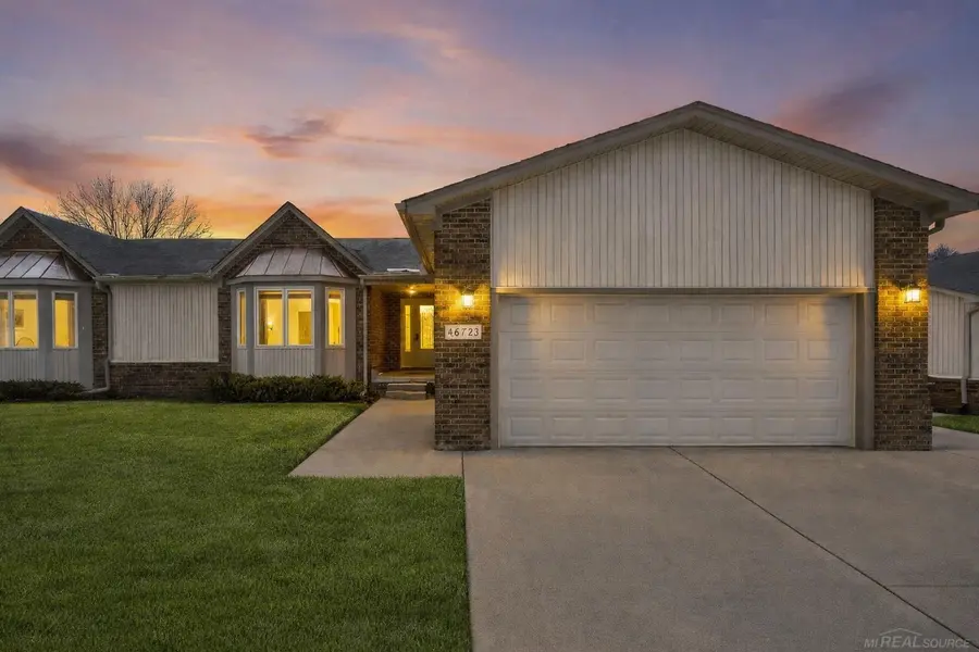 46753 Scotch Pine LN, Macomb Twp, MI 48042