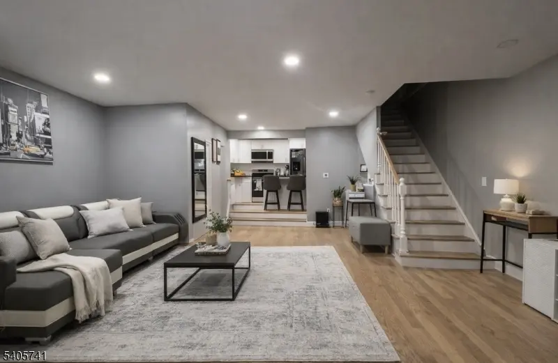 83 Bedford St, East Orange City, NJ 07018