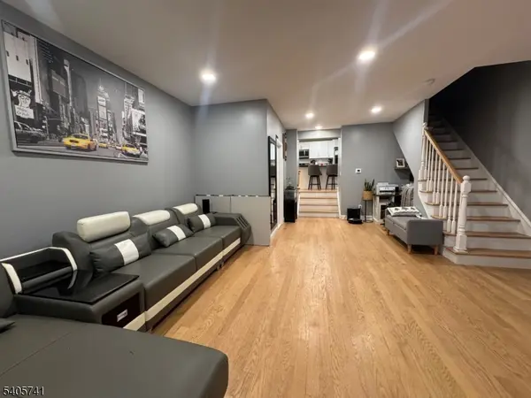 83 Bedford St, East Orange City, NJ 07018