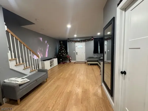 83 Bedford St, East Orange City, NJ 07018