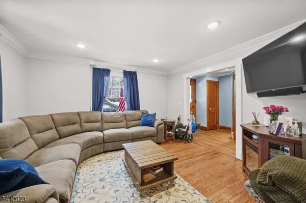 92 Myrtle Ave, Cedar Grove Twp., NJ 07009