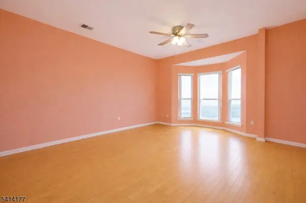 92 Perez Dr, Newark City, NJ 07103