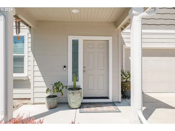 207 ROCKCREST DR, Lowell, OR 97452