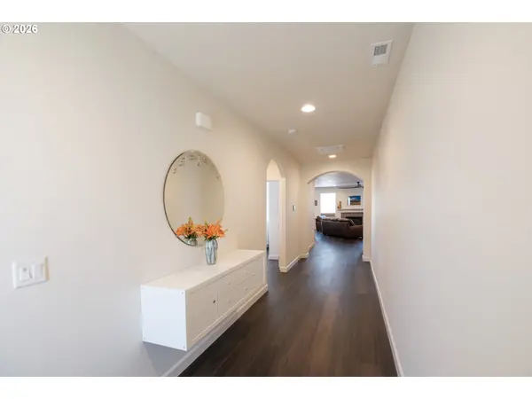 207 ROCKCREST DR, Lowell, OR 97452