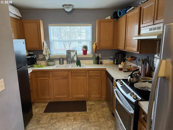 Portland, OR 97233,19155 SE YAMHILL ST #17