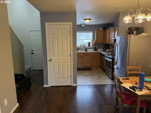 Portland, OR 97233,19155 SE YAMHILL ST #17