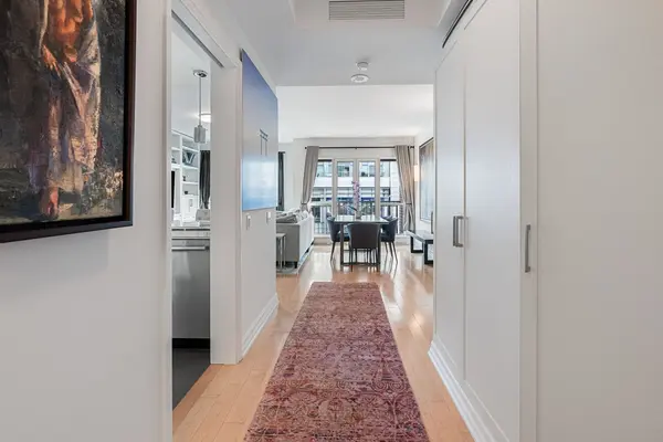 38 Avenue RD #304, Toronto C02, ON M5R 2G2