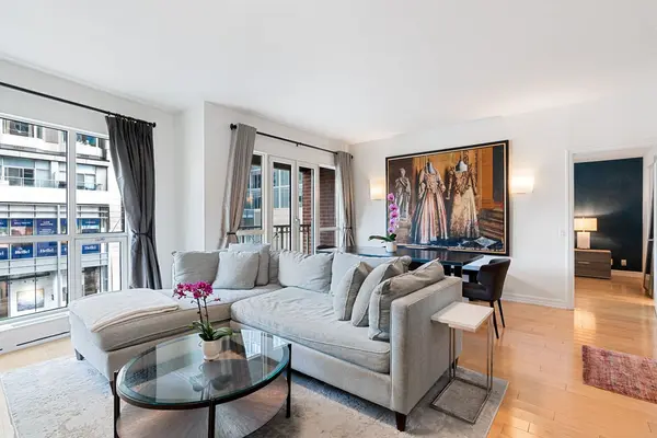 38 Avenue RD #304, Toronto C02, ON M5R 2G2