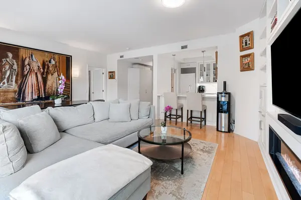 38 Avenue RD #304, Toronto C02, ON M5R 2G2