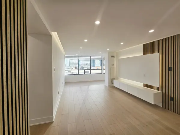 7460 Bathurst ST #512, Vaughan, ON L4J 7K9