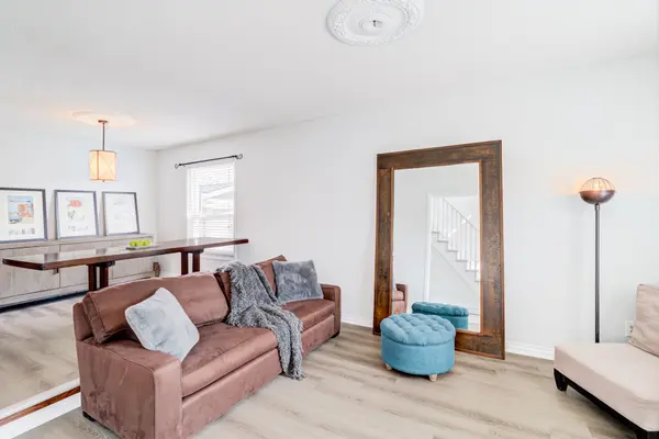 2197 Oakridge CRES, Burlington, ON L7M 4C8