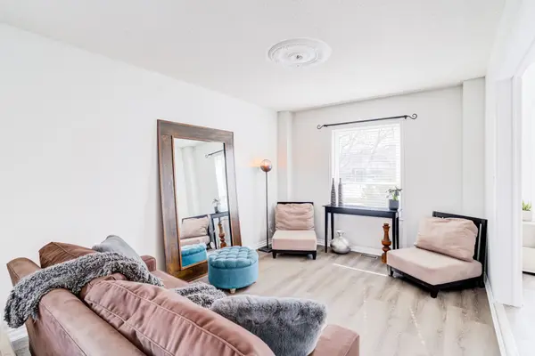 2197 Oakridge CRES, Burlington, ON L7M 4C8