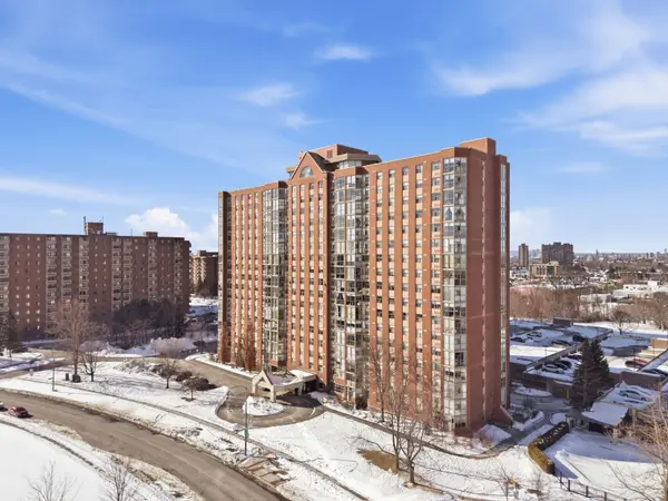 2760 Carousel CRES #1011, Blossom Park - Airport And Area, ON K1T 2N4