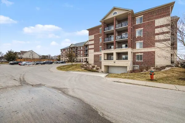 308 Watson Pkwy N #412, Guelph, ON N1E 0G7