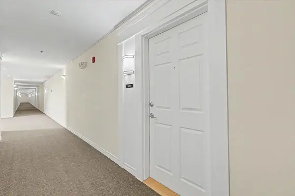 308 Watson Pkwy N #412, Guelph, ON N1E 0G7