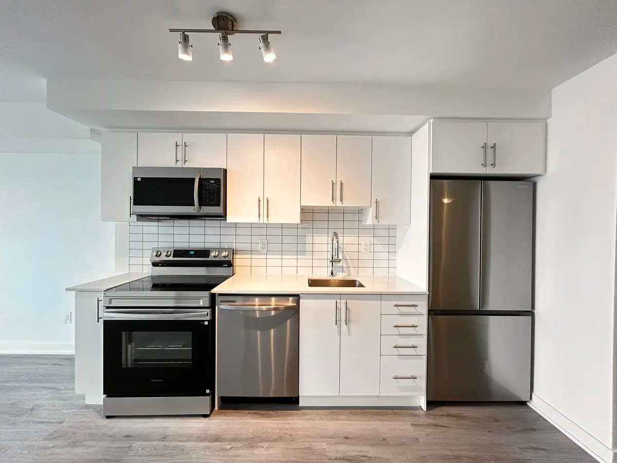 1010 Sandy Beach RD #1006, Pickering, ON L1W 0C7