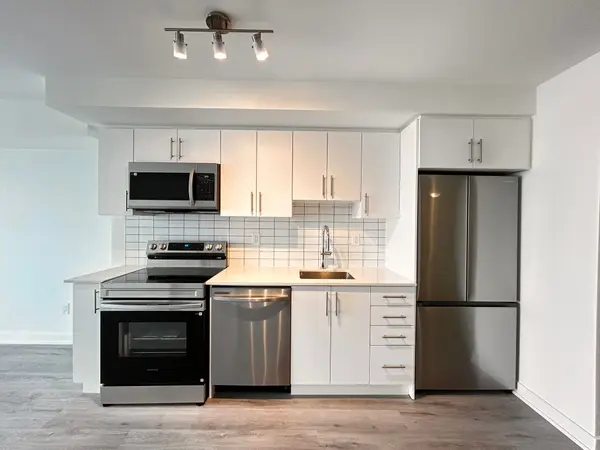 1010 Sandy Beach RD #1006, Pickering, ON L1W 0C7