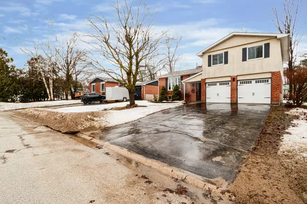 218 Datas DR, Clearview, ON L0M 1S0