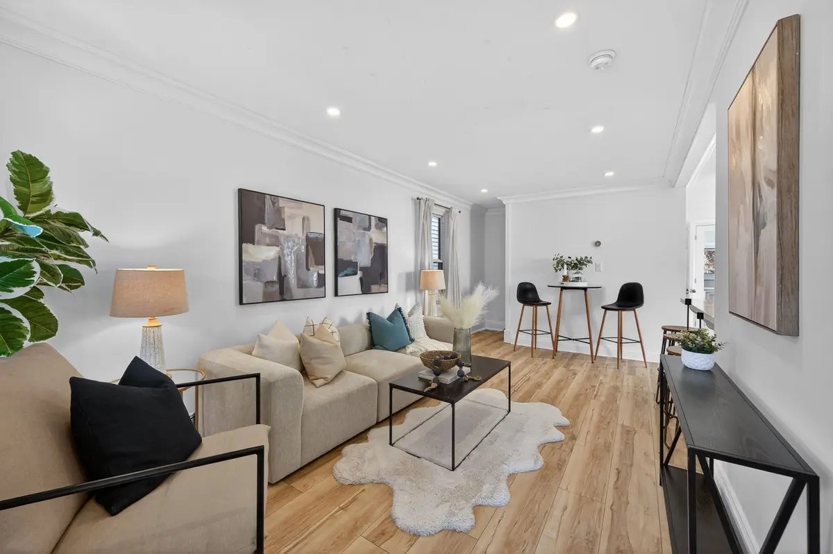 8 East 23rd ST, Hamilton, ON L8V 2W6