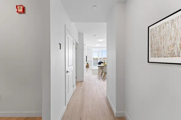 461 Green RD #505, Hamilton, ON L8E 5B4