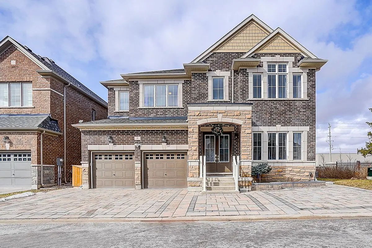 6 Ken Sinclair CRES, Aurora, ON L4G 3J1