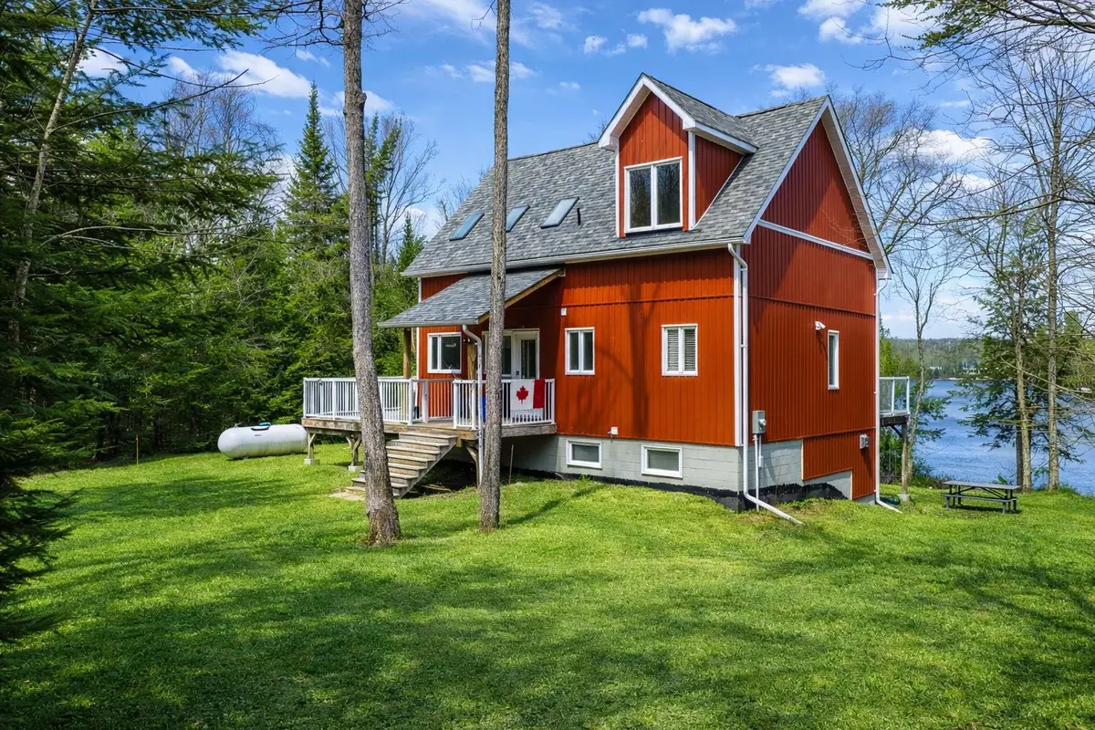 1038 Stonehenge LN, Highlands East, ON K0L 1M0