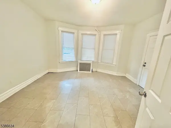 182 Seymour Ave First FL, Newark City, NJ 07108