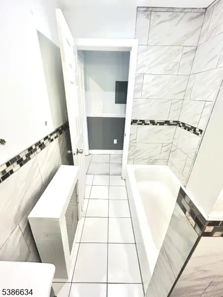 182 Seymour Ave First FL, Newark City, NJ 07108