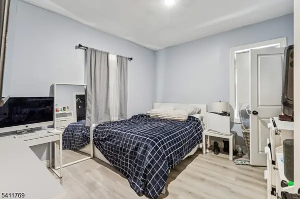 291 E 12Th Ave, Roselle Boro, NJ 07203