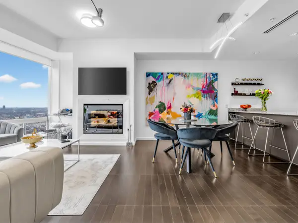 180 University AVE #3504, Toronto C01, ON M5H 0A2