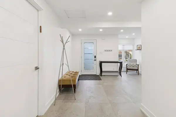 4 Oak CT, Aurora, ON L4G 3J6