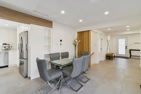 4 Oak CT, Aurora, ON L4G 3J6