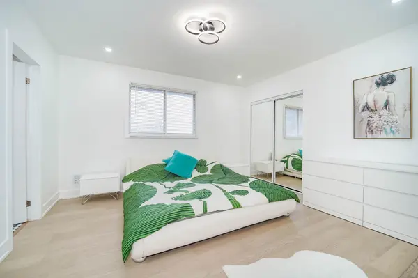 7118 Yonge ST, Innisfil, ON L9S 4P3