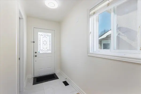 56 Noble DR, Bradford West Gwillimbury, ON L3Z 3A8